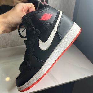 Jordan 1 Mids